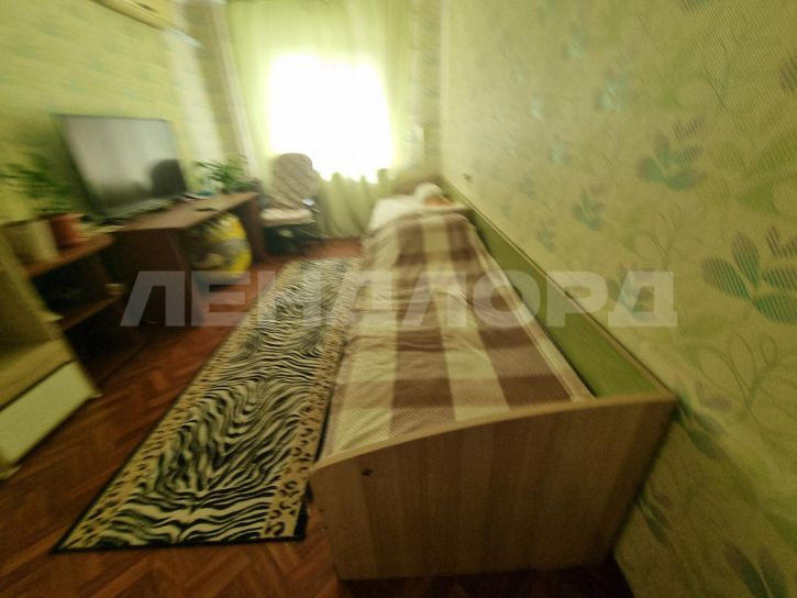 2-комн квартира улица Думенко, 11Б
