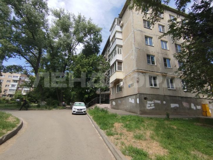 2-комн квартира улица Оганова, 21