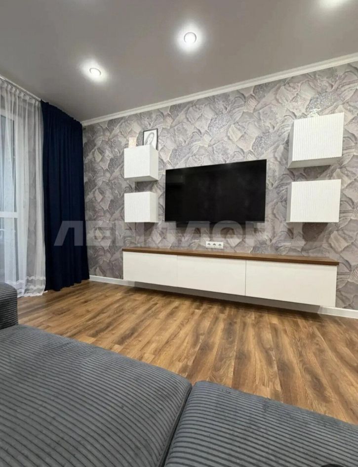 2-комн квартира улица Шеболдаева, 95с1