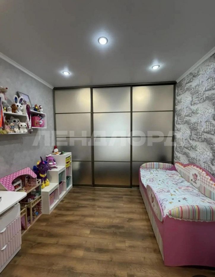 2-комн квартира улица Шеболдаева, 95с1