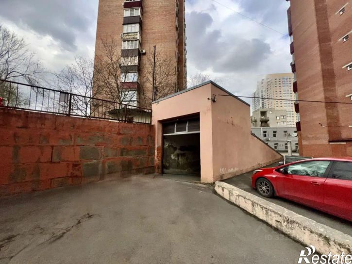 Гараж/парковка б-р Комарова, 28г,  д. 28г