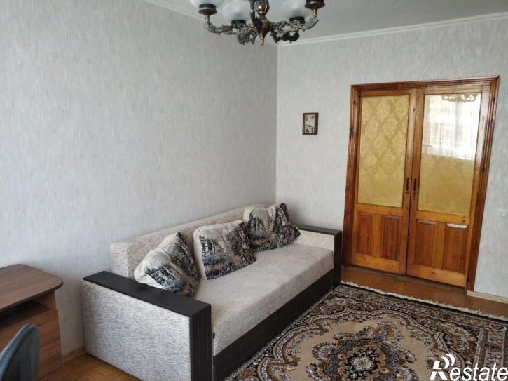 Комната б-р Комарова, 4/2,  д. 4/2