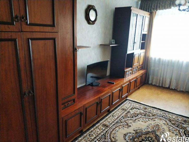 Комната б-р Комарова, 4/2,  д. 4/2