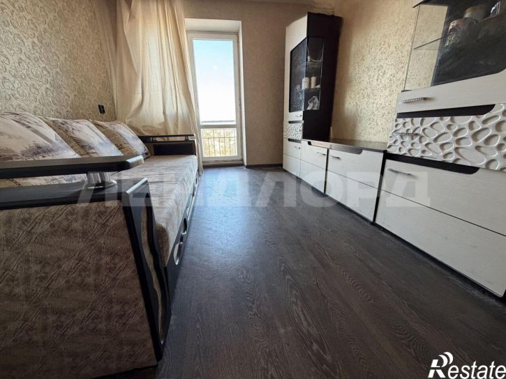 3-комн квартира улица 13-я Линия, 8