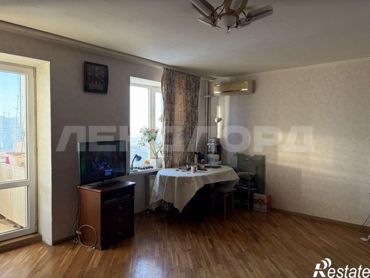 3-комн квартира улица 13-я Линия, 8