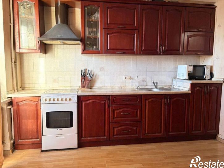 3-комн квартира улица 13-я Линия, 8