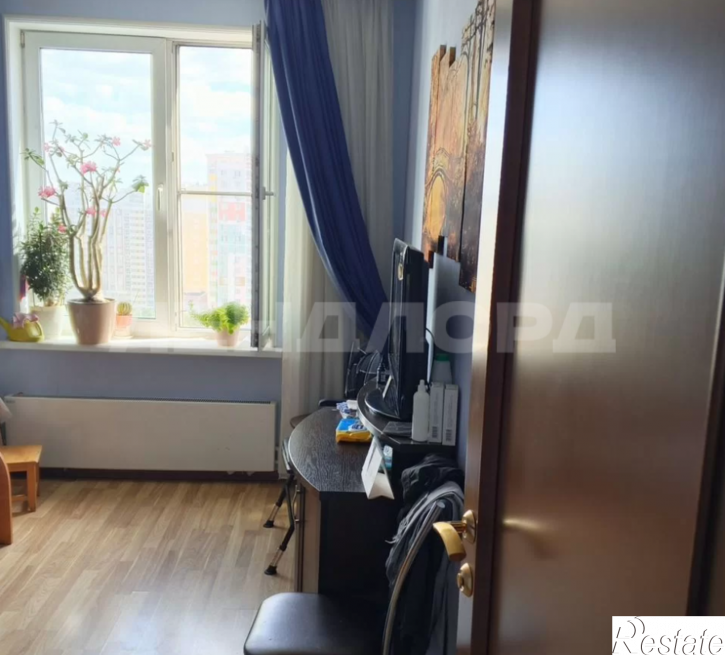 3-комн квартира улица Жданова, 11