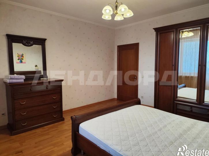 3-комн квартира улица 27-я Линия, 16А