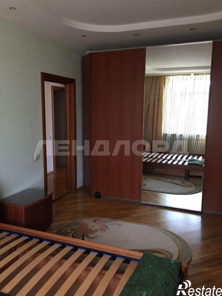 4-комн квартира улица Сержантова, 6