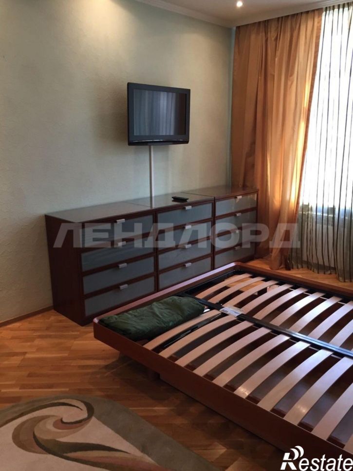4-комн квартира улица Сержантова, 6