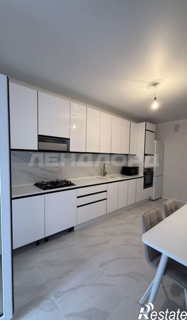 2-комн квартира улица Бориса Слюсаря, 23с2
