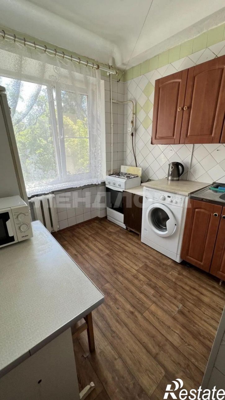 4-комн квартира улица Оганова, 15