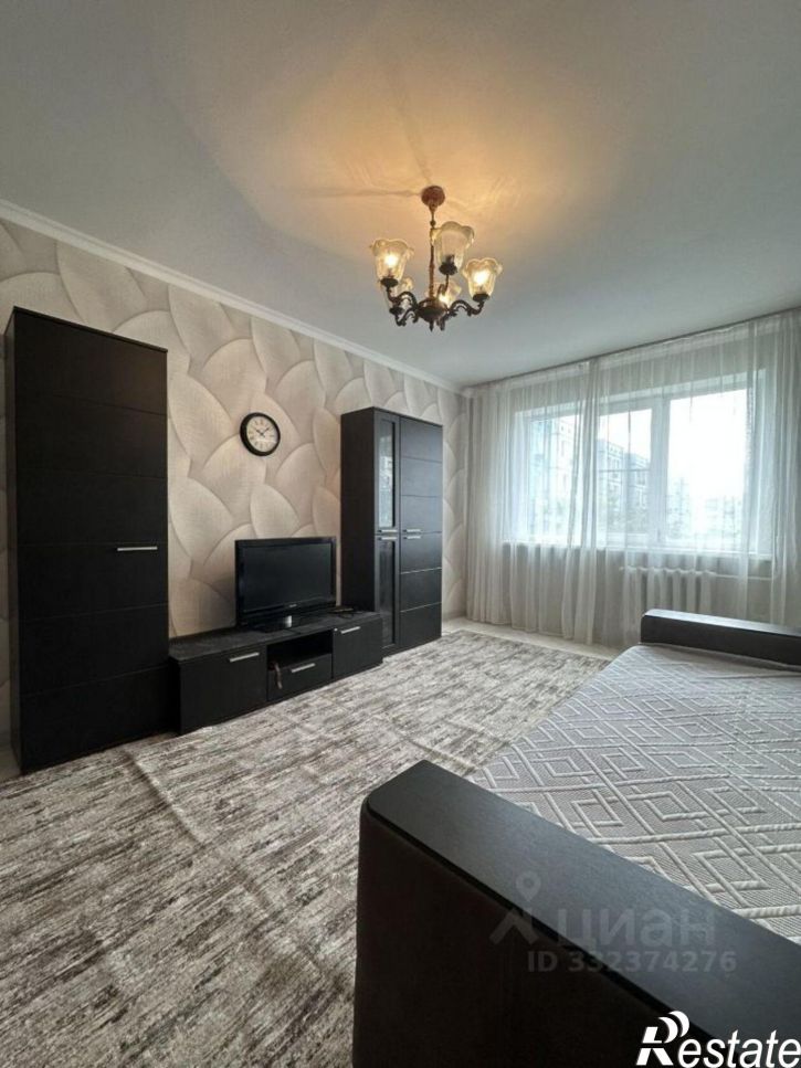 3-комн квартира б-р Комарова, 11/3,  д. 11/3