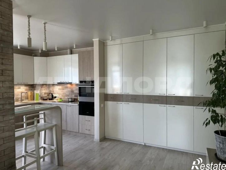 3-комн квартира улица Добровольского, 17/1