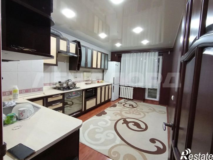 3-комн квартира улица Думенко, 11В