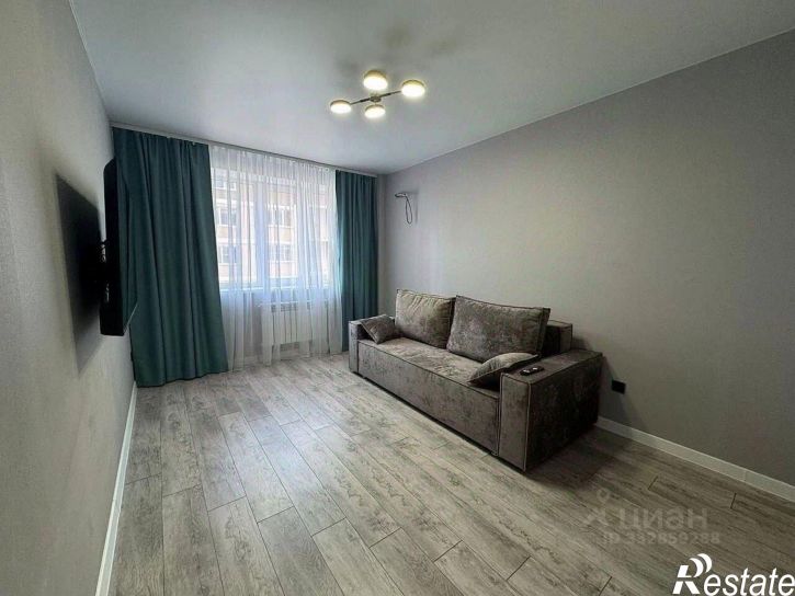 2-комн квартира б-р Комарова, 1е 6,  д. 1е 6,  к. 6