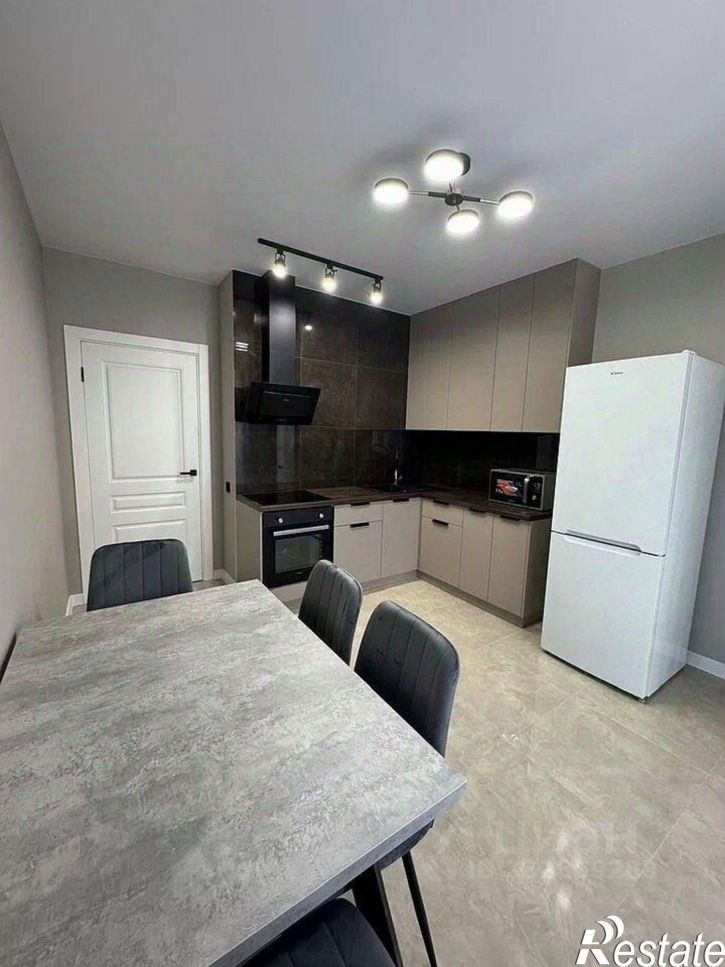 2-комн квартира б-р Комарова, 1е 6,  д. 1е 6,  к. 6