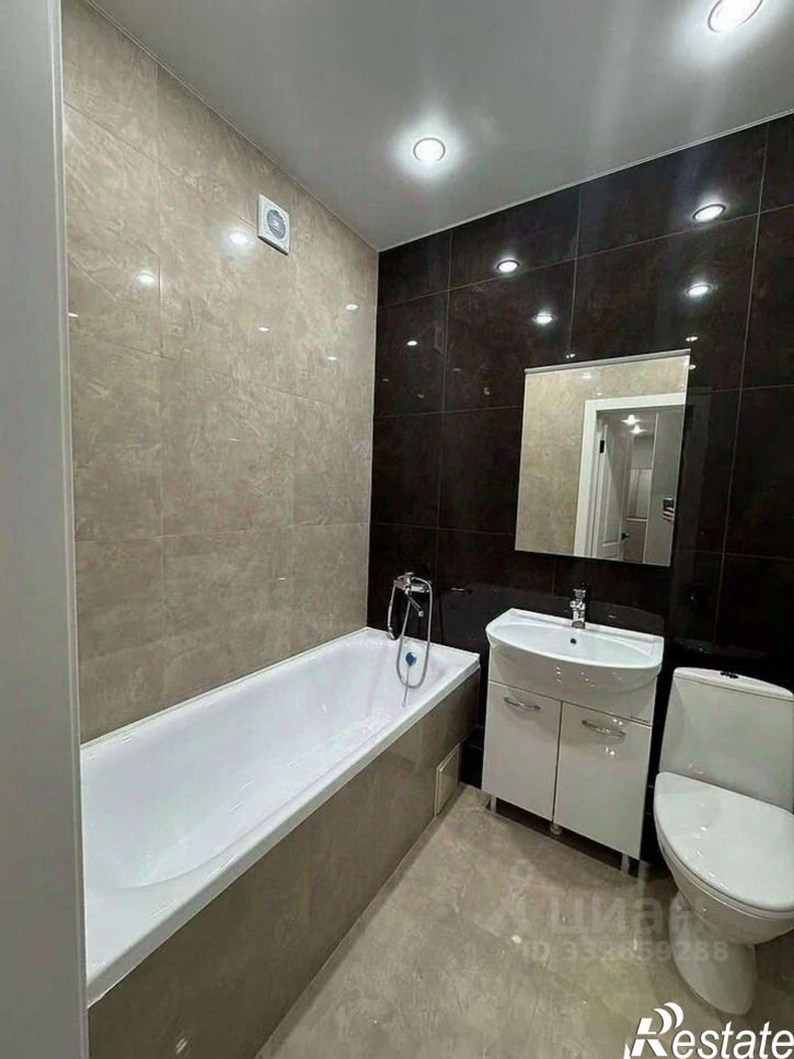 2-комн квартира б-р Комарова, 1е 6,  д. 1е 6,  к. 6