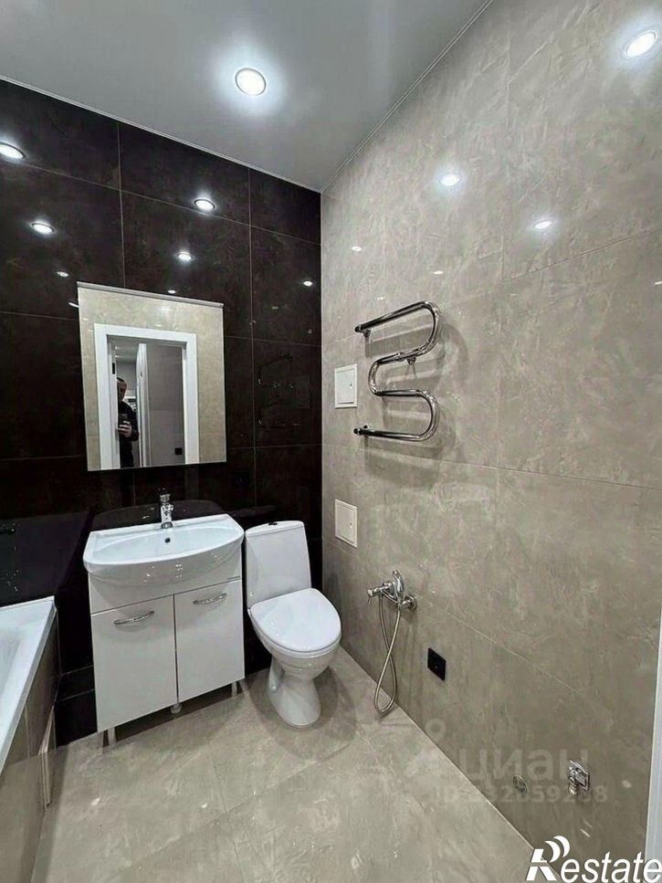 2-комн квартира б-р Комарова, 1е 6,  д. 1е 6,  к. 6
