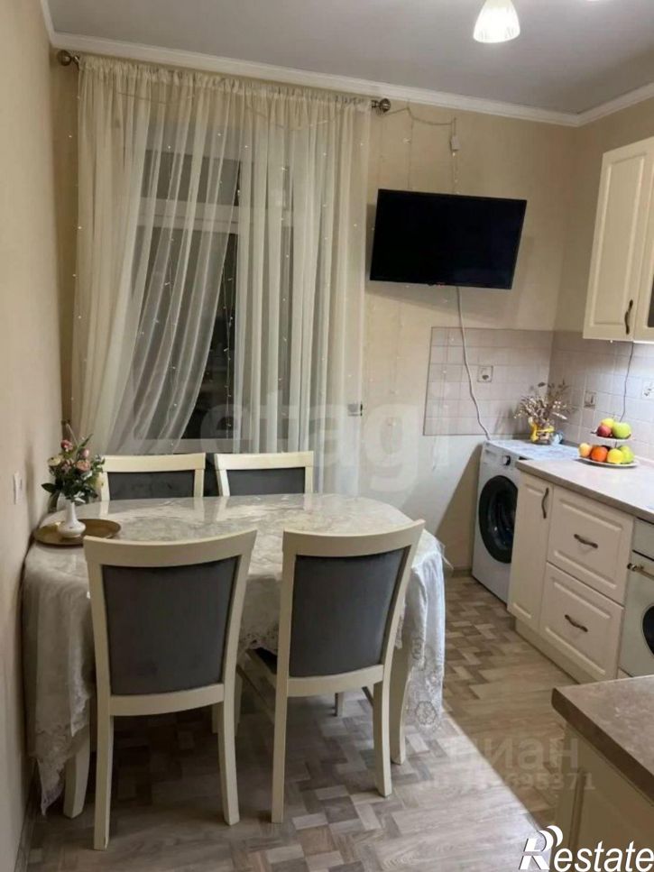 1-комн квартира б-р Платова, 8,  д. 8