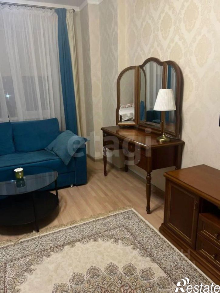 1-комн квартира б-р Платова, 8,  д. 8