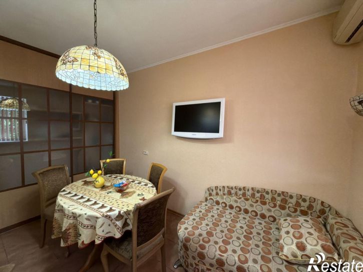 3-комн квартира ул Закруткина, 52/10,  д. 52/10