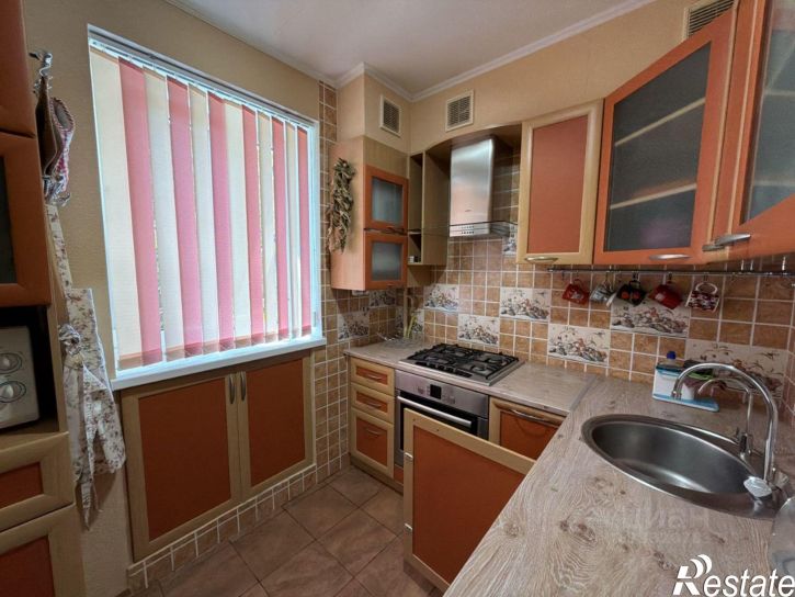 3-комн квартира ул Закруткина, 52/10,  д. 52/10