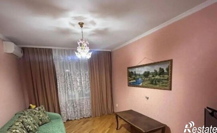 3-комн квартира б-р Комарова, 10,  д. 10