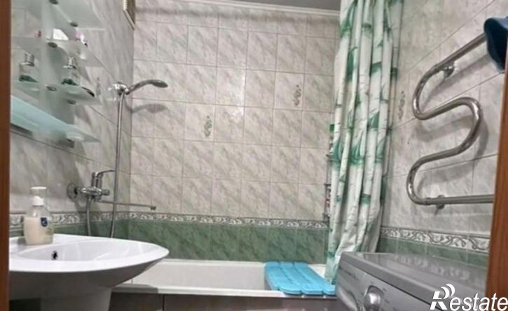 3-комн квартира б-р Комарова, 10,  д. 10