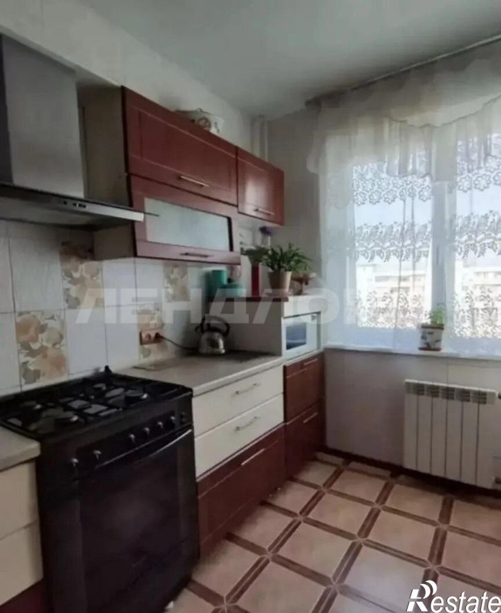 3-комн квартира улица Думенко, 1/1