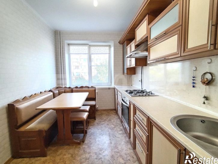 3-комн квартира проспект Горшкова, 4