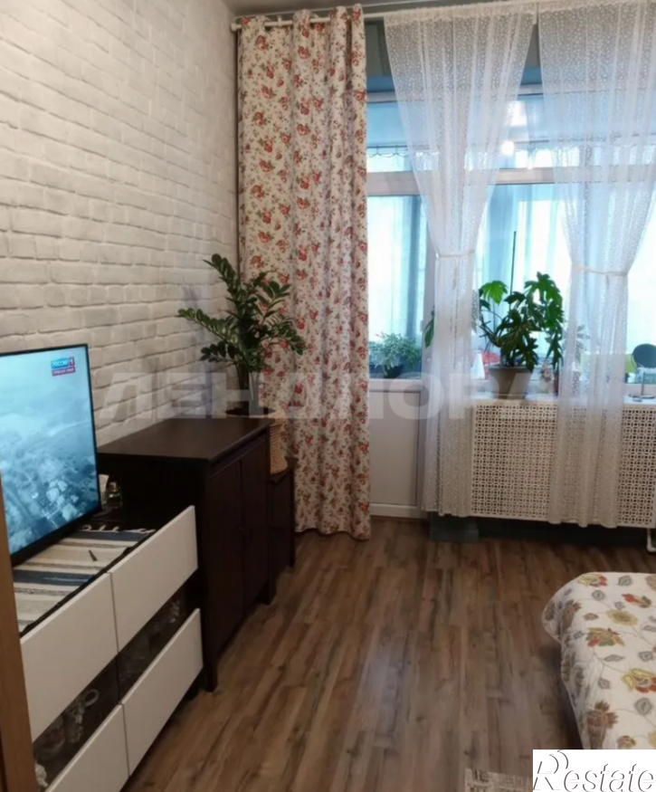 3-комн квартира улица 17-я Линия, 2/8