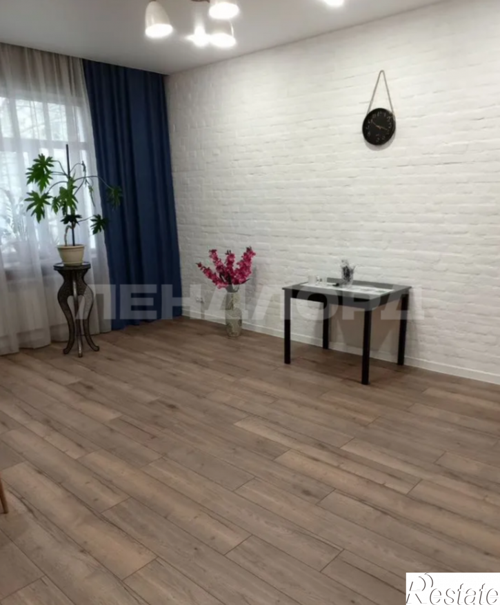 3-комн квартира улица 17-я Линия, 2/8