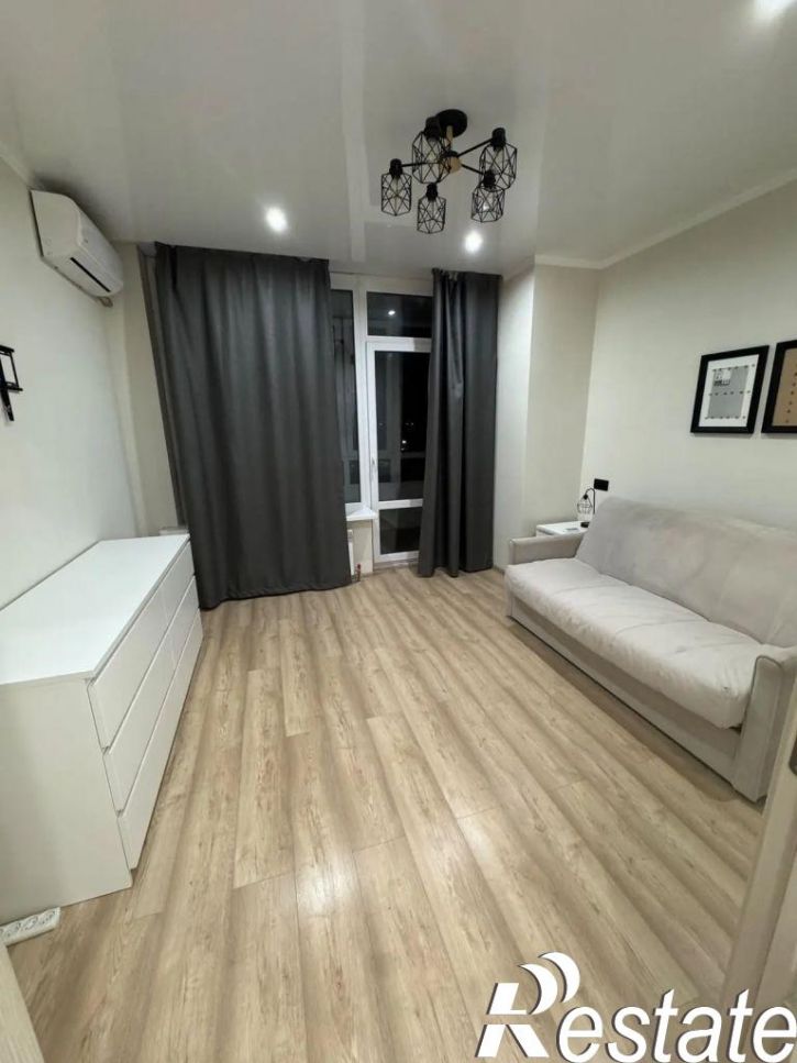 1-комн квартира Комарова б-р, 1и