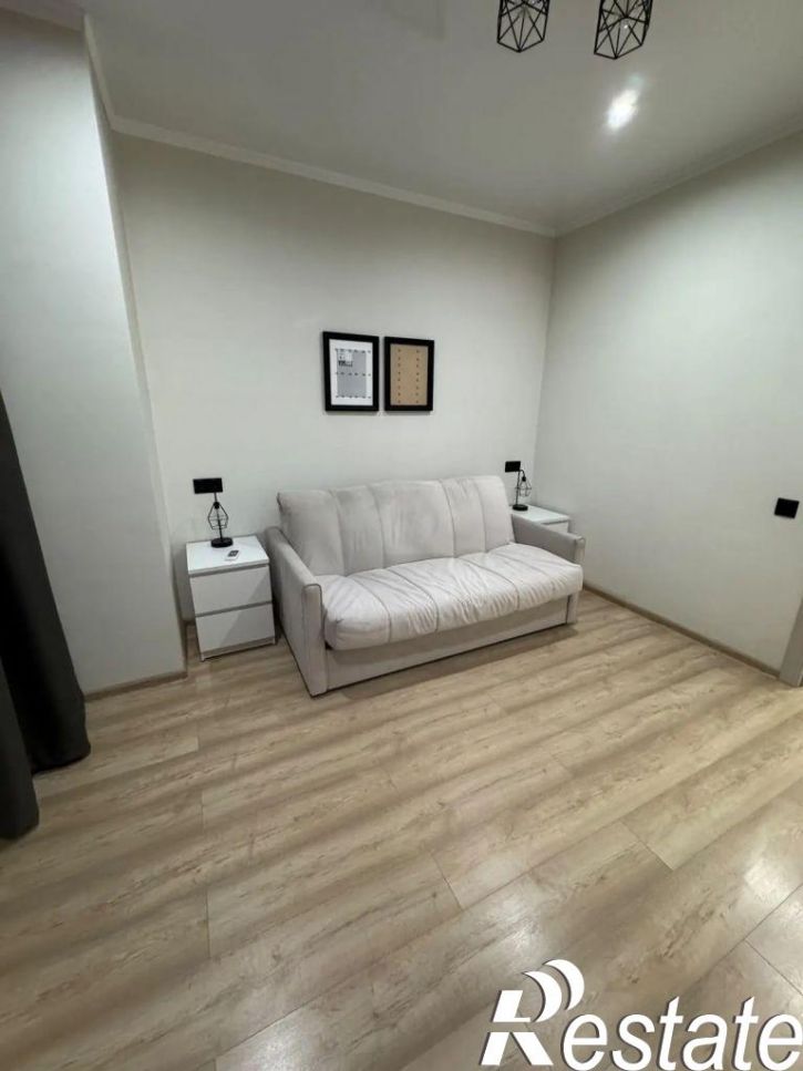 1-комн квартира Комарова б-р, 1и