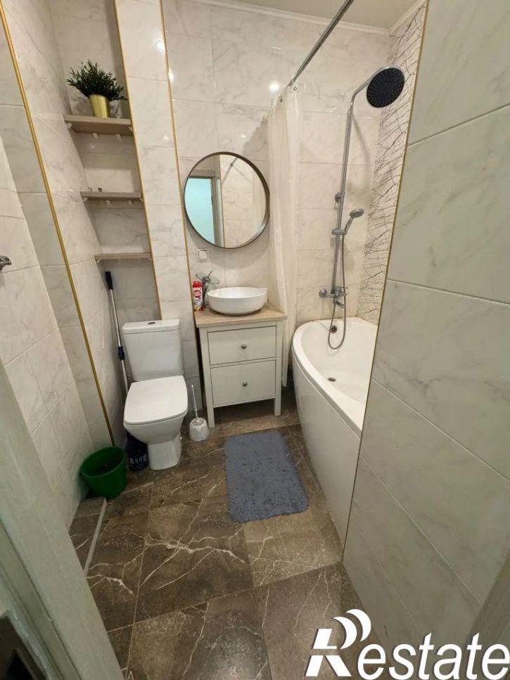 1-комн квартира Комарова б-р, 1и