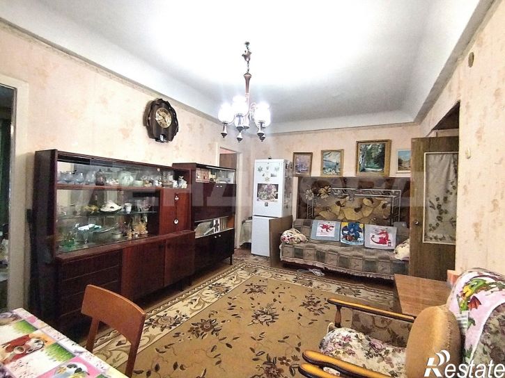 4-комн квартира улица Оганова, 17