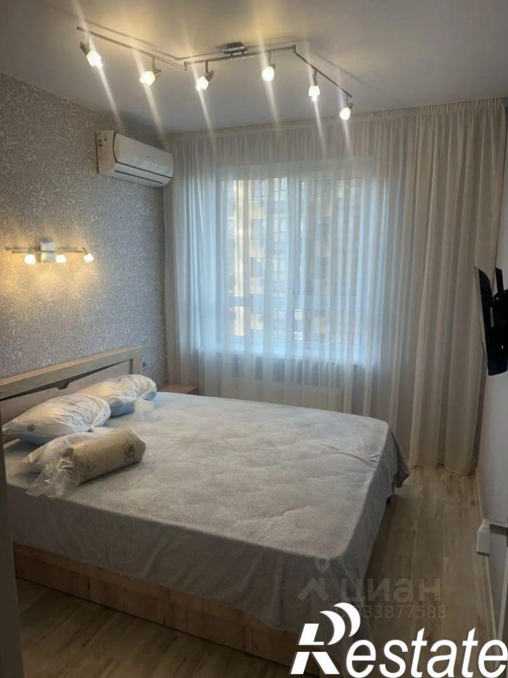 2-комн квартира улица Ларина, 45 с6,  д. 45 с6