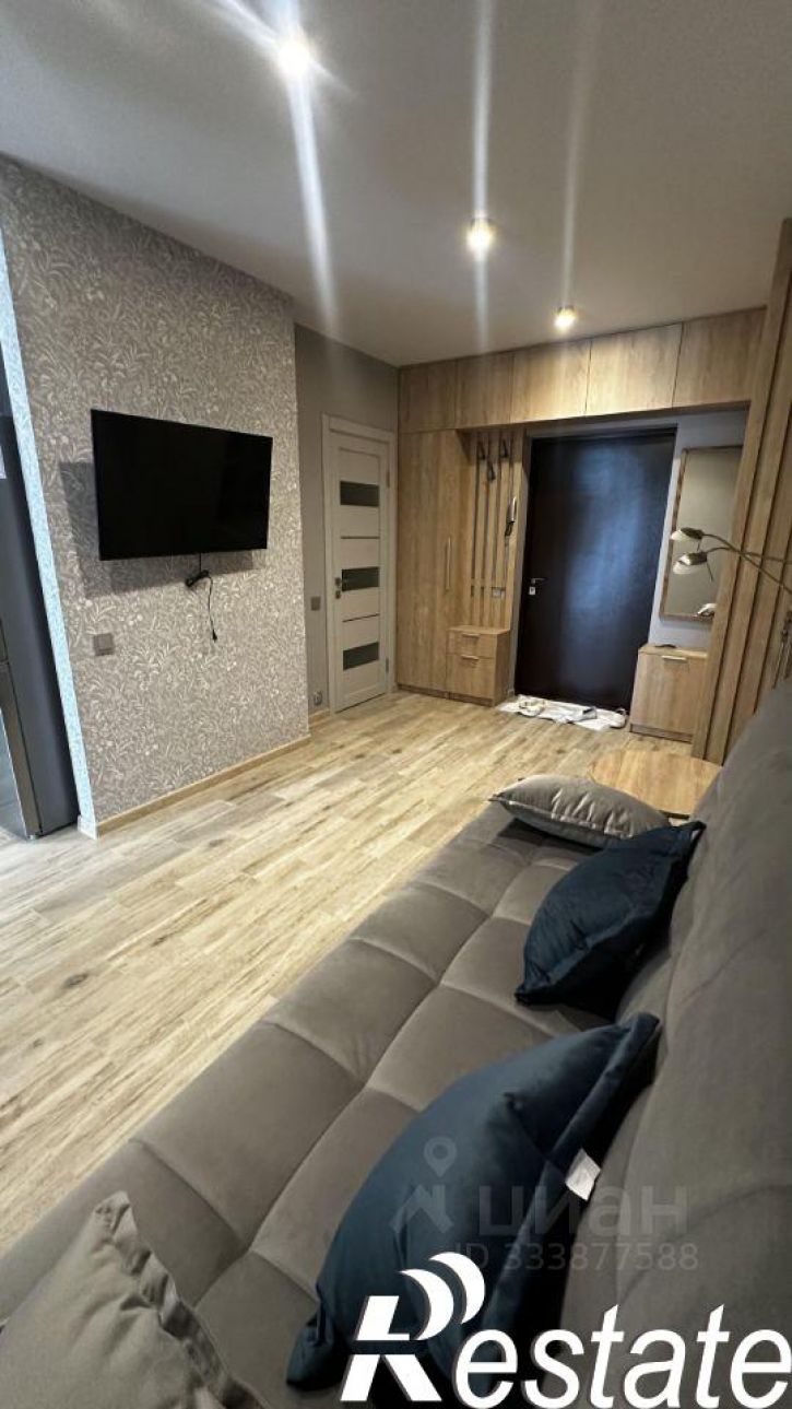 2-комн квартира улица Ларина, 45 с6,  д. 45 с6