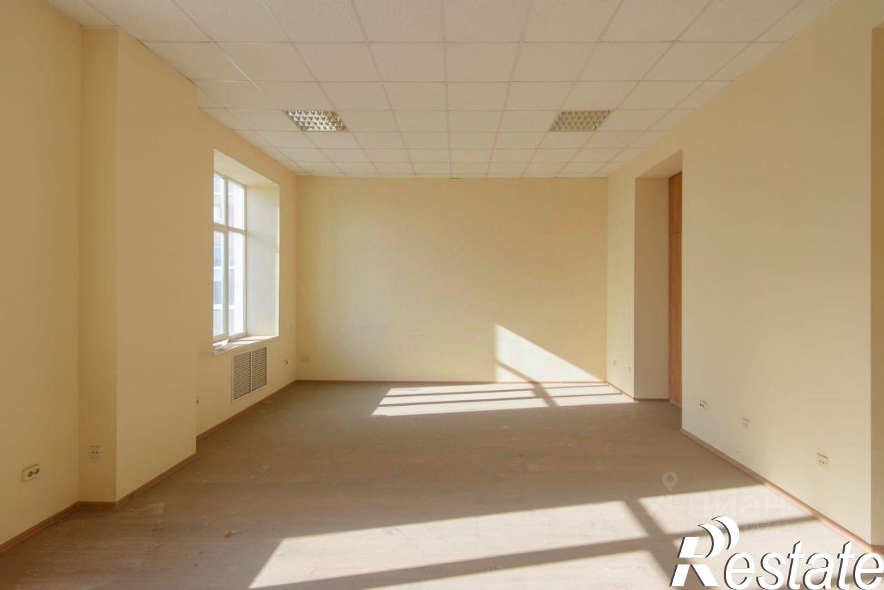 Купить офис, помещение под офис за 220 000 000 рублей на проспект Соколова, 13