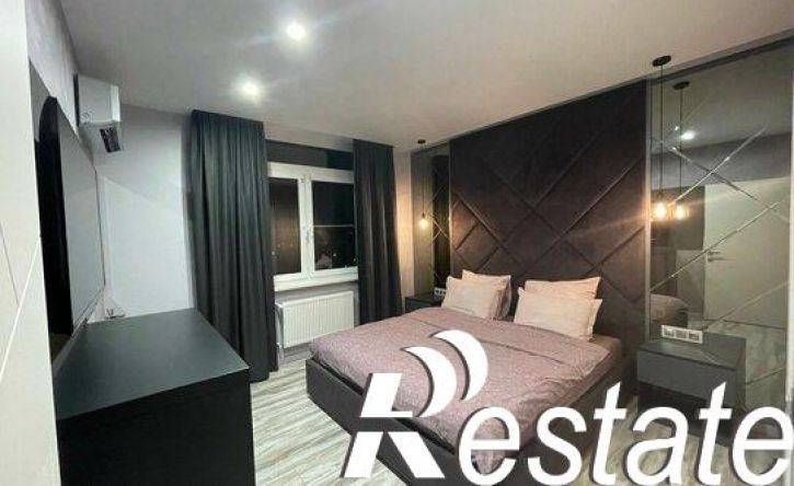3-комн квартира проспект Сиверса, 32,  д. 32