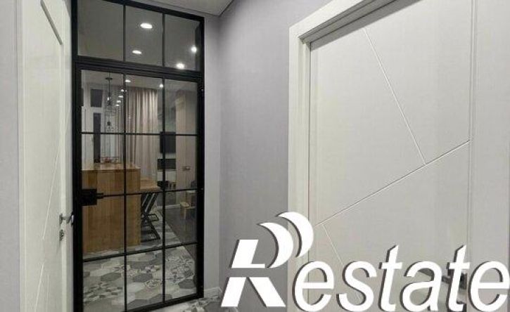 3-комн квартира проспект Сиверса, 32,  д. 32