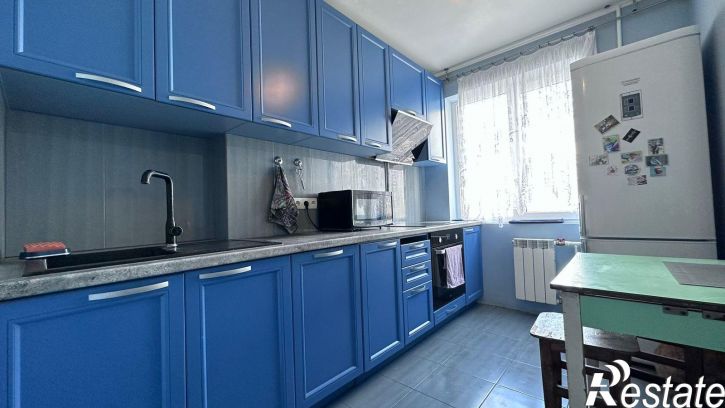 3-комн квартира Комарова б-р., 10