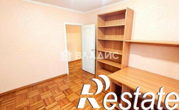 3-комн квартира улица Варфоломеева, 248,  д. 248