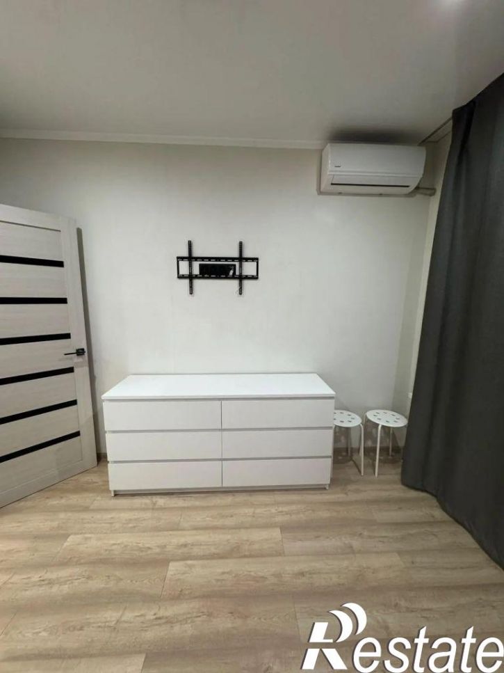 1-комн квартира Комарова б-р, 1и